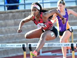 Kaylor Harris in Hurdles