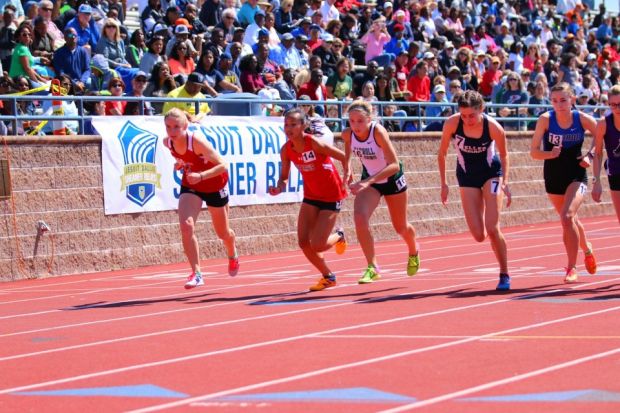 Girls 800m start